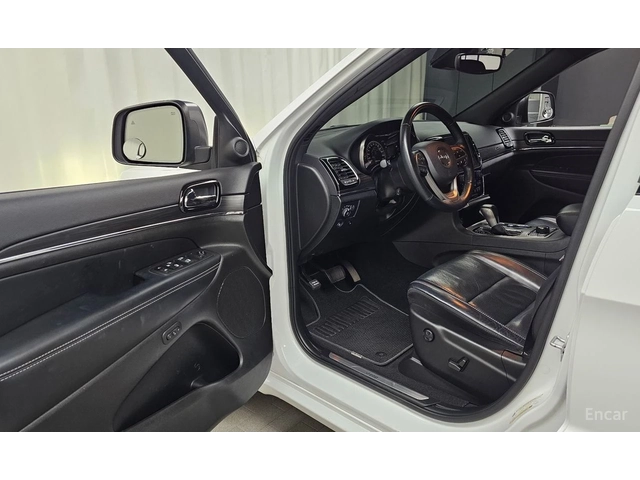 Jeep Grand cherokee 3.6* V6* 8ZF* 80TH* ANNIVERSARY* ОБДУХВАНЕ* ДИСТРО - автомобили, коли, обяви за нови и употребявани 5