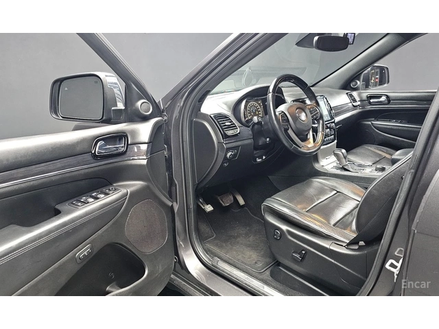 Jeep Grand cherokee 3.6* V6* 8ZF* OVERLAND* ДИСТРОНИК* ОБДУХВАНЕ* КАМЕ - автомобили, коли, обяви за нови и употребявани 4
