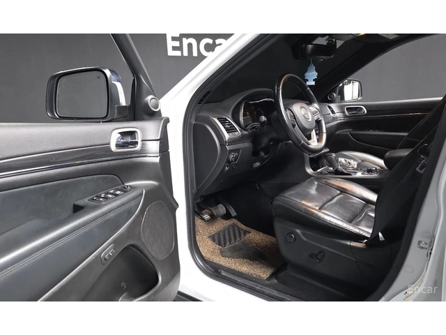 Jeep Grand cherokee 3.6* V6* 8ZF* LIMITED* ПОДГРЕВ* ОБДУХВАНЕ* 360КАМЕ - автомобили, коли, обяви за нови и употребявани 4