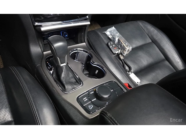Jeep Grand cherokee 3.6* V6* 8ZF* LIMITED* ПОДГРЕВ* ОБДУХВАНЕ* 360КАМЕ - автомобили, коли, обяви за нови и употребявани 9