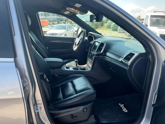 Jeep Grand cherokee - автомобили, коли, обяви за нови и употребявани 9