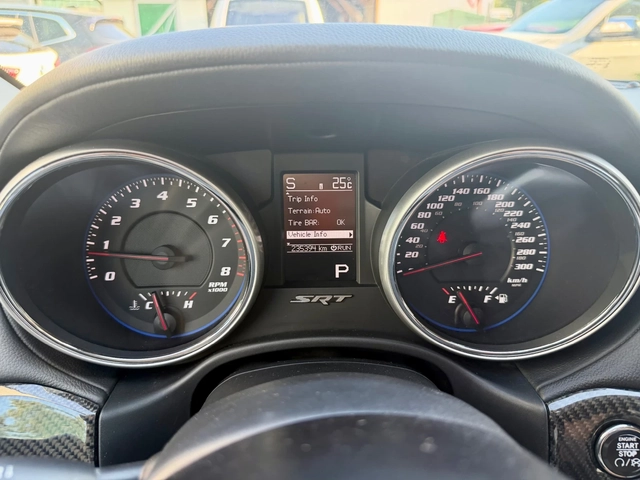 Jeep Grand cherokee 6.4SRT - автомобили, коли, обяви за нови и употребявани 6