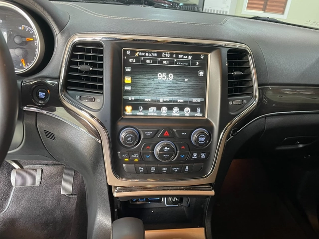 Jeep Grand cherokee 3.6 V6 ! Overland ! - автомобили, коли, обяви за нови и употребявани 14