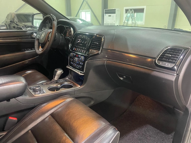 Jeep Grand cherokee 3.6 V6 ! Overland ! - автомобили, коли, обяви за нови и употребявани 8