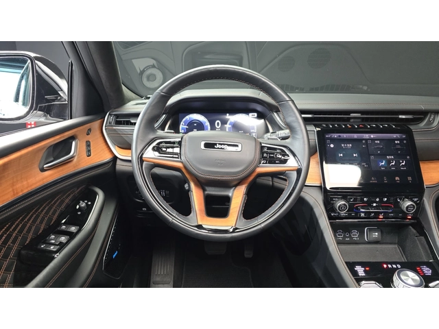 Jeep Grand cherokee 2022* SUMMIT* L* 360* ОБДУХ* DIS* PANO* MCINTOSH - автомобили, коли, обяви за нови и употребявани 5
