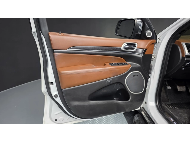 Jeep Grand cherokee 2020* SUMMIT* DIS* HARMAN* ОБДУХ* PANO* ВЪЗДУХ* КР - автомобили, коли, обяви за нови и употребявани 13