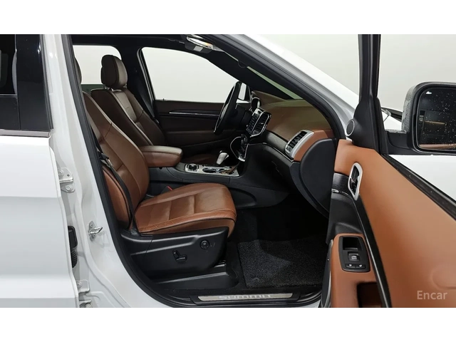 Jeep Grand cherokee SUMMMIT / ВЪЗДУХ / ОБДУХ / ПАНО / ДИСТРОНИК - автомобили, коли, обяви за нови и употребявани 12