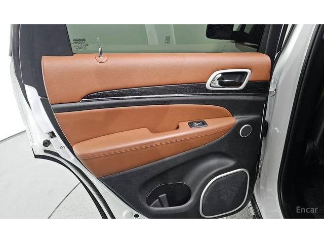 Jeep Grand cherokee SUMMMIT / ВЪЗДУХ / ОБДУХ / ПАНО / ДИСТРОНИК - автомобили, коли, обяви за нови и употребявани 14