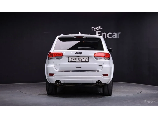 Jeep Grand cherokee 3.6 OVERLAND / ОБДУХ / DISTRONIC / TWO-TONE / PANO - автомобили, коли, обяви за нови и употребявани 3
