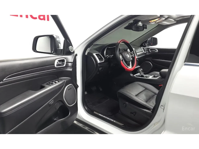 Jeep Grand cherokee 3.6 V6| 4x4Summit| Пано| Дистроник| Въздушно окачв - автомобили, коли, обяви за нови и употребявани 2