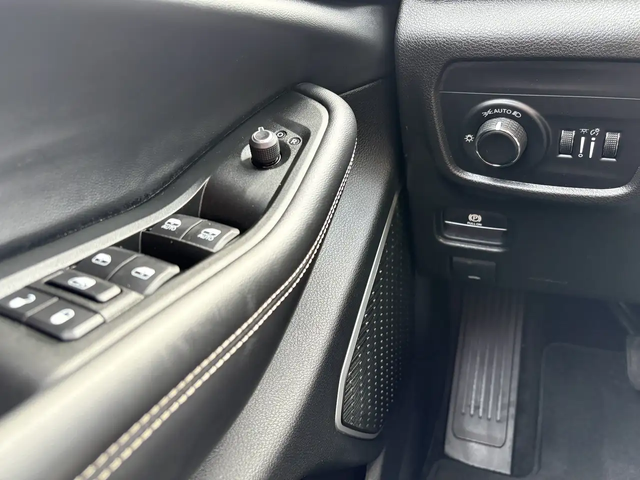 Jeep Grand cherokee Altitude / 6 Passenger / Sunroof 4x4 - автомобили, коли, обяви за нови и употребявани 12