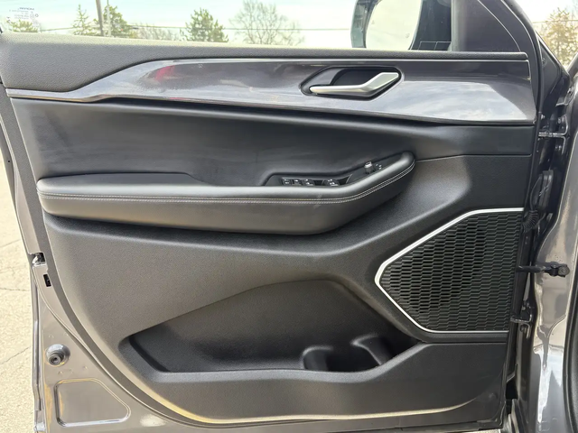 Jeep Grand cherokee Altitude / 6 Passenger / Sunroof 4x4 - автомобили, коли, обяви за нови и употребявани 6