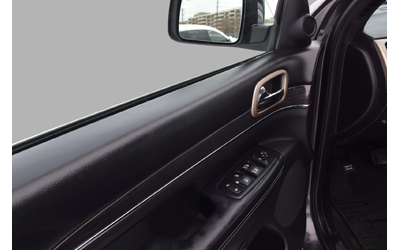 Jeep Grand Wagoneer OVERLAND - автомобили, коли, обяви за нови и употребявани 14