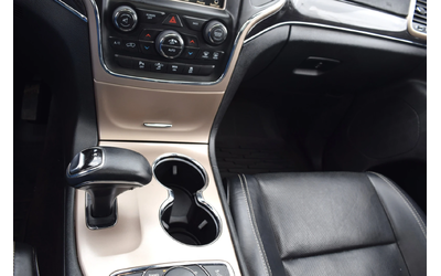 Jeep Grand Wagoneer OVERLAND - автомобили, коли, обяви за нови и употребявани 9