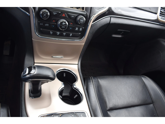 Jeep Grand Wagoneer OVERLAND - автомобили, коли, обяви за нови и употребявани 9