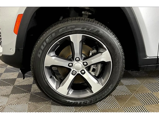 Jeep Grand Wagoneer Grand Cherokee 4xe - автомобили, коли, обяви за нови и употребявани 7