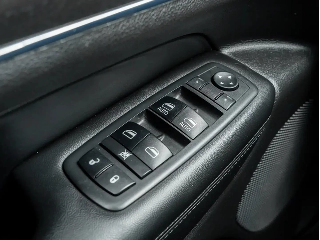 Jeep Grand Wagoneer Cherokee Limited - автомобили, коли, обяви за нови и употребявани 11