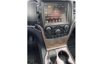 Jeep Grand Wagoneer Summit - автомобили, коли, обяви за нови и употребявани 10