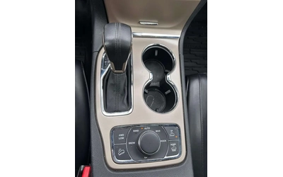 Jeep Grand Wagoneer Summit - автомобили, коли, обяви за нови и употребявани 9