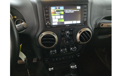 Jeep Wrangler Unlimited 75th Anniversary Edition - автомобили, коли, обяви за нови и употребявани 9