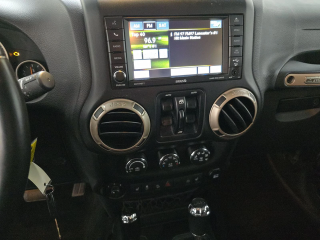 Jeep Wrangler Unlimited 75th Anniversary Edition - автомобили, коли, обяви за нови и употребявани 9