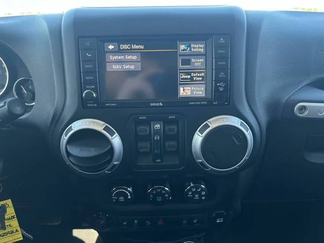 Jeep Wrangler Unlimited Sahara 4WD - автомобили, коли, обяви за нови и употребявани 12