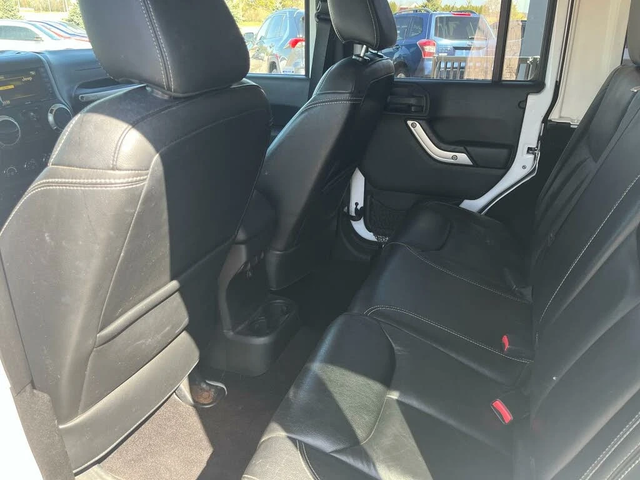 Jeep Wrangler Unlimited Sahara 4WD - автомобили, коли, обяви за нови и употребявани 13