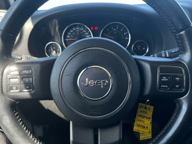 Jeep Wrangler Unlimited Sahara 4WD - автомобили, коли, обяви за нови и употребявани 9