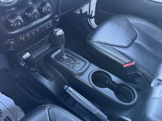 Jeep Wrangler SAHARA| ДЪЛГА БАЗА| КОЖА| V6| BRIDGESTONE| - автомобили, коли, обяви за нови и употребявани 9