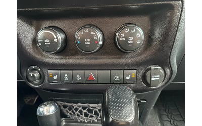 Jeep Wrangler Sahara 75th Anniversary 4WD| CARFAX| КРАЙНА ЦЕНА - автомобили, коли, обяви за нови и употребявани 9