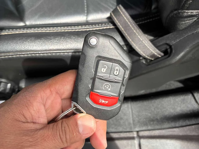 Jeep Wrangler * Sahara * CARFAX * Подгреви * Keyless - автомобили, коли, обяви за нови и употребявани 12