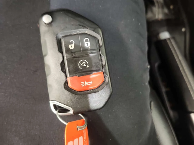 Jeep Wrangler * UNLIMITED SAHARA * ПОДГРЕВ * ОТ ПРЕДСТАВИТЕЛСТВО - автомобили, коли, обяви за нови и употребявани 8