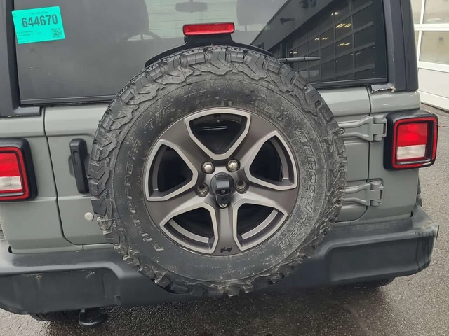 Jeep Wrangler SPORT S/CARFAX/ - автомобили, коли, обяви за нови и употребявани 9