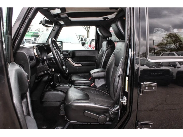 Jeep Wrangler Unlimited Sahara 4WD - автомобили, коли, обяви за нови и употребявани 5