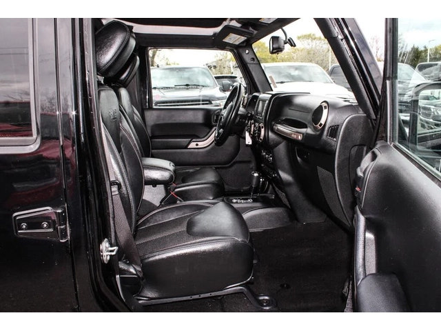 Jeep Wrangler Unlimited Sahara 4WD - автомобили, коли, обяви за нови и употребявани 7