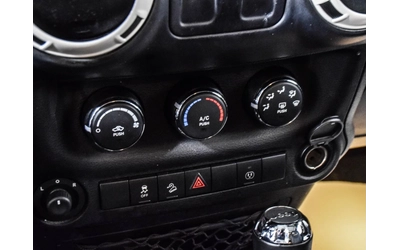 Jeep Wrangler Sahara 4WD - автомобили, коли, обяви за нови и употребявани 12