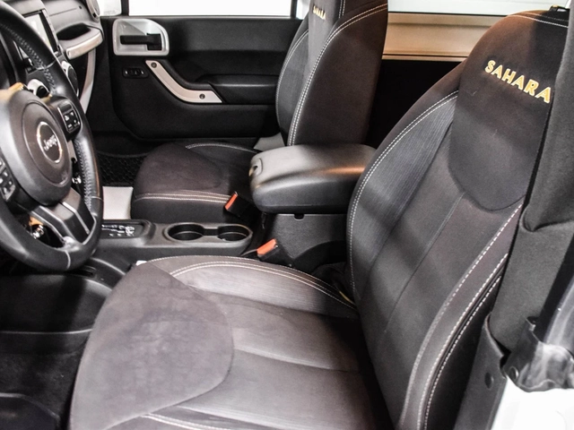 Jeep Wrangler Sahara 4WD - автомобили, коли, обяви за нови и употребявани 9