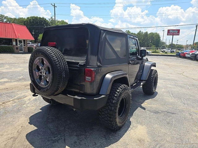 Jeep Wrangler SAHARA - автомобили, коли, обяви за нови и употребявани 2