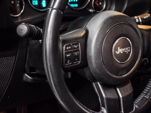 Jeep Wrangler Sahara 4WD - автомобили, коли, обяви за нови и употребявани 11
