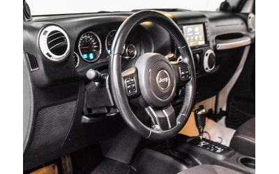 Jeep Wrangler Sahara 4WD - автомобили, коли, обяви за нови и употребявани 8