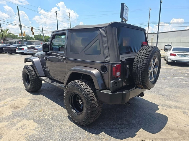 Jeep Wrangler SAHARA - автомобили, коли, обяви за нови и употребявани 1