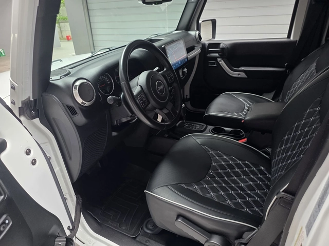 Jeep Wrangler LIMITED SAHARA 3.6 AWD - автомобили, коли, обяви за нови и употребявани 13