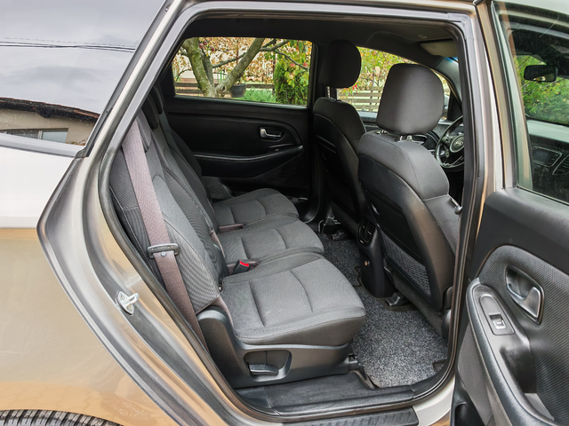 Kia Carens 1.7CRDI-АВТОМАТИК - автомобили, коли, обяви за нови и употребявани 9