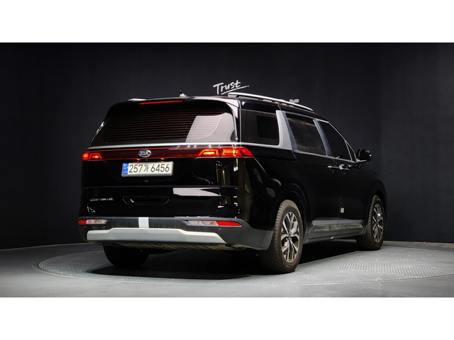 Kia Carnival 4th Generation 9-seater Prestige - автомобили, коли, обяви за нови и употребявани 1