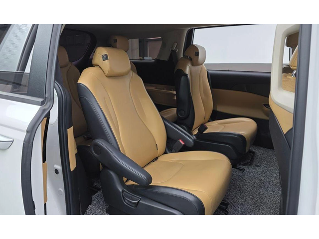 Kia Carnival - автомобили, коли, обяви за нови и употребявани 11