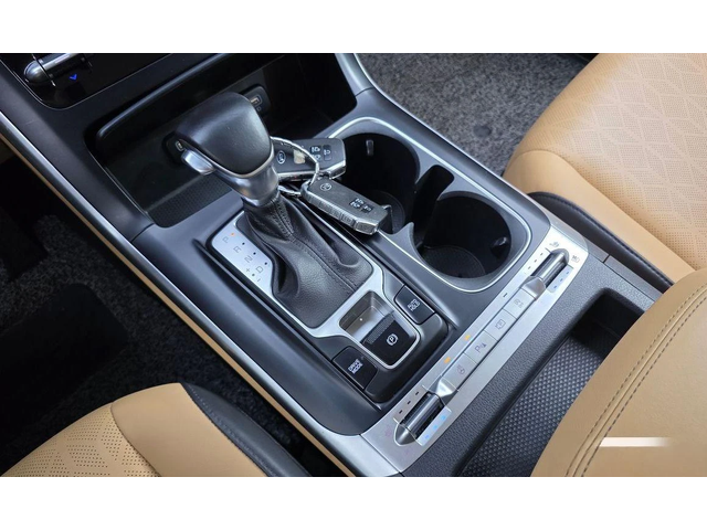 Kia Carnival - автомобили, коли, обяви за нови и употребявани 8