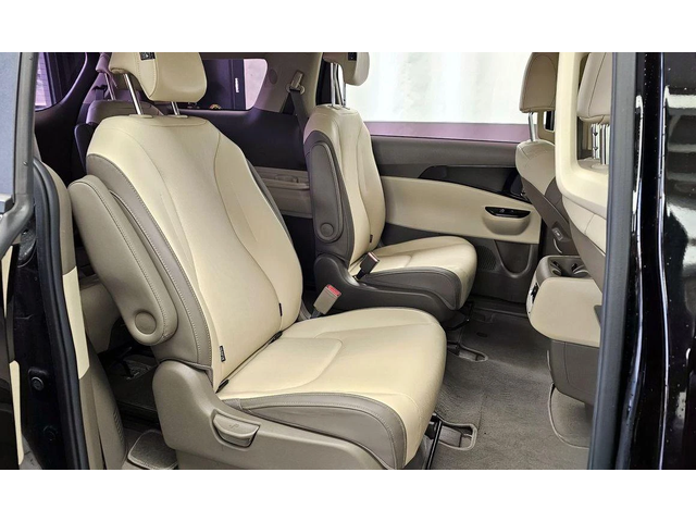 Kia Carnival - автомобили, коли, обяви за нови и употребявани 11