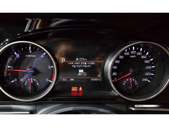 Kia Carnival - автомобили, коли, обяви за нови и употребявани 7