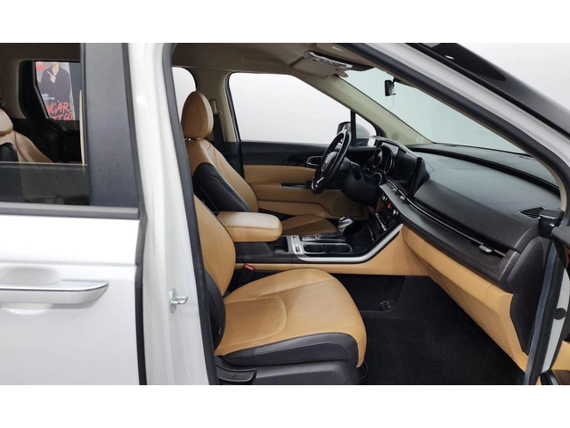 Kia Carnival - автомобили, коли, обяви за нови и употребявани 10