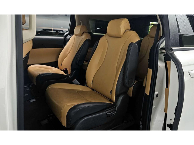 Kia Carnival - автомобили, коли, обяви за нови и употребявани 11